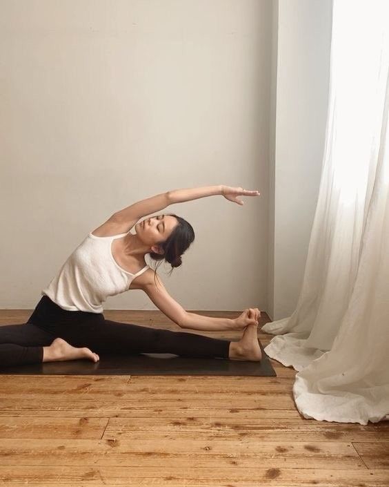 5 Key Stretches to Kick-Start Your Morning